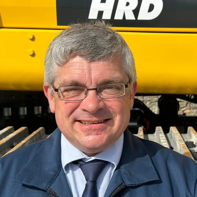 Simon saunders komatsu cropped